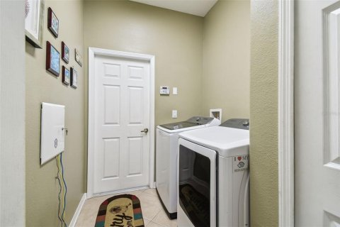 House in New Port Richey, Florida 5 bedrooms, 263.01 sq.m. № 1829330 - photo 26