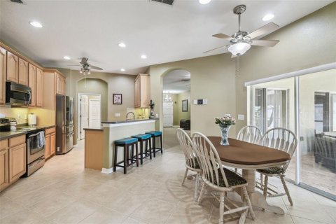 House in New Port Richey, Florida 5 bedrooms, 263.01 sq.m. № 1829330 - photo 14
