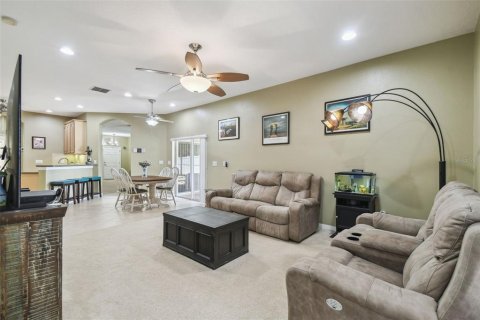 House in New Port Richey, Florida 5 bedrooms, 263.01 sq.m. № 1829330 - photo 16