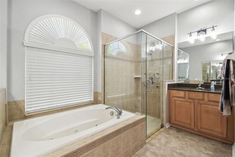 House in New Port Richey, Florida 5 bedrooms, 263.01 sq.m. № 1829330 - photo 19