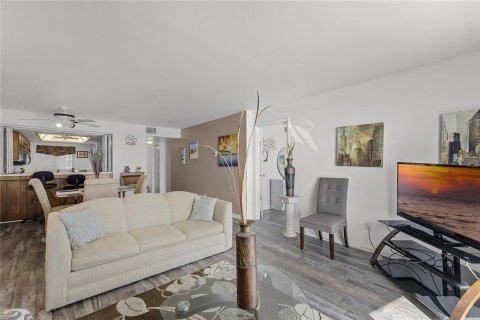 Condo in Ormond Beach, Florida, 2 bedrooms  № 1884147 - photo 17