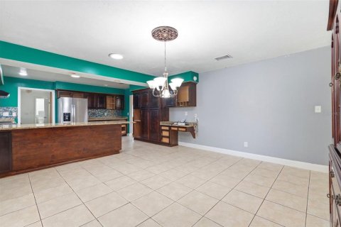 Villa ou maison à vendre à Brandon, Floride: 5 chambres, 206.8 m2 № 2239115 - photo 16