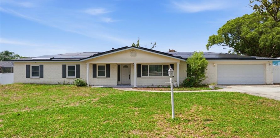 Villa ou maison à Brandon, Floride 5 chambres, 206.8 m2 № 2239115