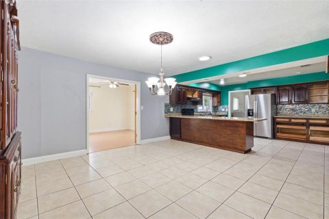 Villa ou maison à vendre à Brandon, Floride: 5 chambres, 206.8 m2 № 2239115 - photo 12