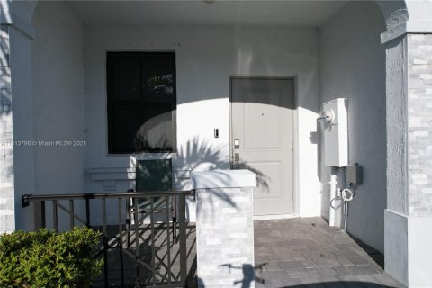 Touwnhouse à vendre à Homestead, Floride: 3 chambres, 157.47 m2 № 1874531 - photo 2