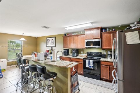 Casa en venta en Cape Coral, Florida, 3 dormitorios № 1927864 - foto 7