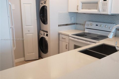 Снять в аренду кондоминиум в Майами, Флорида 1 спальня, 71.35м2, № 1992508 - фото 4