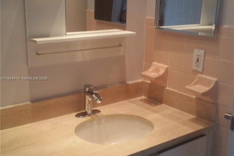 Снять в аренду кондоминиум в Майами, Флорида 1 спальня, 71.35м2, № 1992508 - фото 7