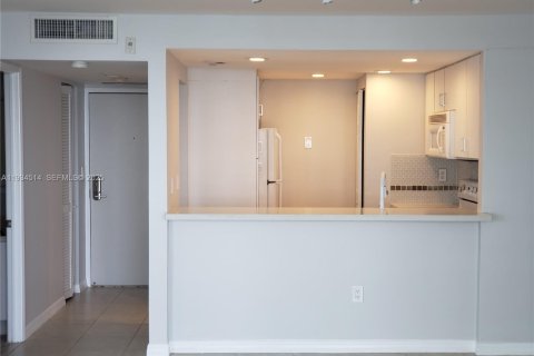 Снять в аренду кондоминиум в Майами, Флорида 1 спальня, 71.35м2, № 1992508 - фото 3