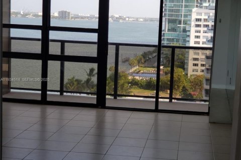 Снять в аренду кондоминиум в Майами, Флорида 1 спальня, 71.35м2, № 1992508 - фото 1