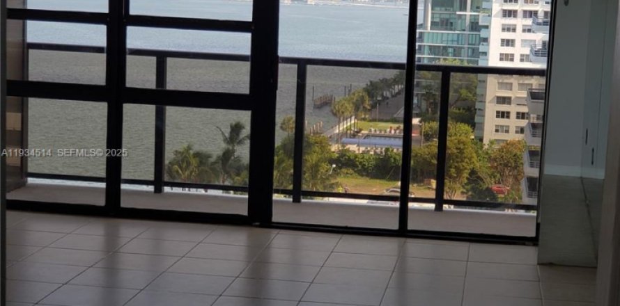 Кондоминиум с 1 спальней в Майами, Флорида № 1992508