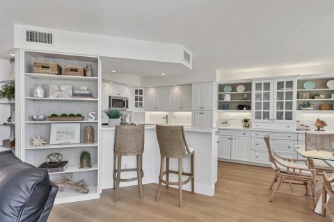 Condo in Sarasota, Florida, 2 bedrooms  № 1734110 - photo 12