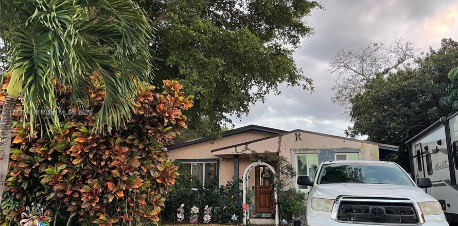 House in West Park, Florida 4 bedrooms, 120.77 sq.m. № 1491458
