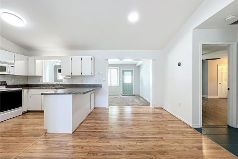 Casa en venta en Sorrento, Florida, 3 dormitorios, 147.44 m2 № 1870994 - foto 6