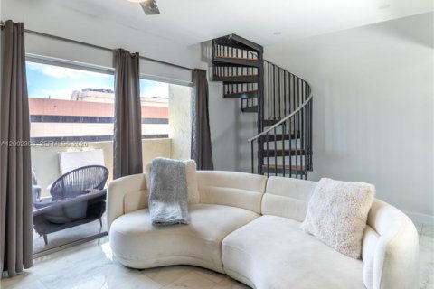 Кондоминиум с 2 спальнями в Майами, Флорида № 2069331