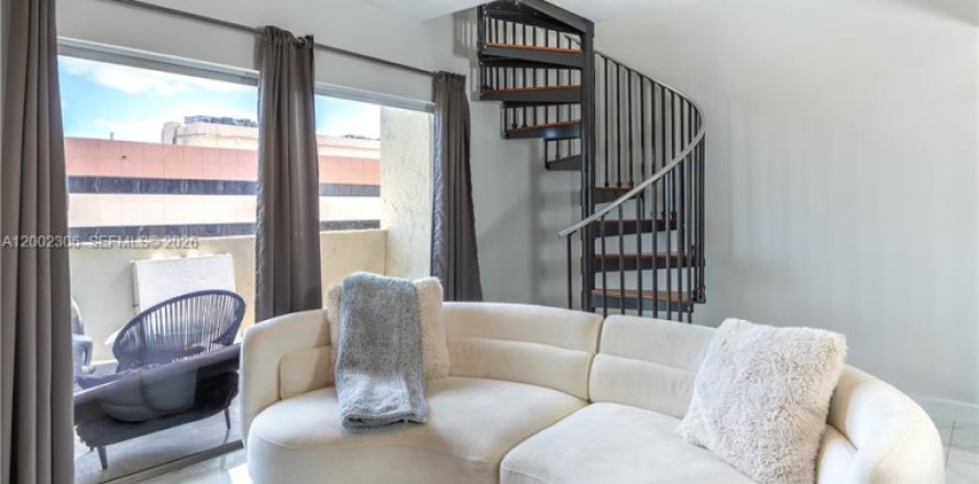 Кондоминиум с 2 спальнями в Майами, Флорида № 2069331