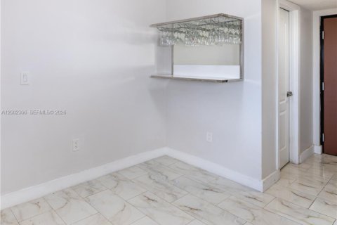 Купить кондоминиум в Майами, Флорида 2 спальни, 89м2, № 2069331 - фото 2