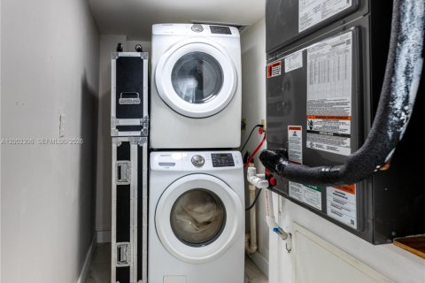 Купить кондоминиум в Майами, Флорида 2 спальни, 89м2, № 2069331 - фото 4