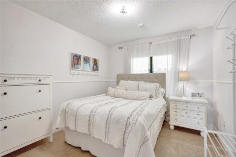 Casa en venta en Miami, Florida, 4 dormitorios, 182.74 m2 № 2029065 - foto 20