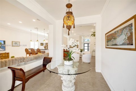 Casa en venta en Miami, Florida, 4 dormitorios, 182.74 m2 № 2029065 - foto 2