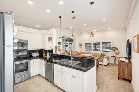Casa en venta en Miami, Florida, 4 dormitorios, 182.74 m2 № 2029065 - foto 9