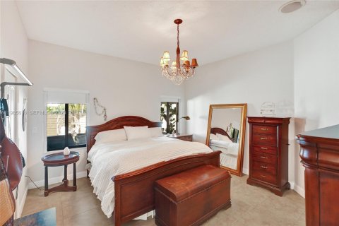 Casa en venta en Miami, Florida, 4 dormitorios, 182.74 m2 № 2029065 - foto 22