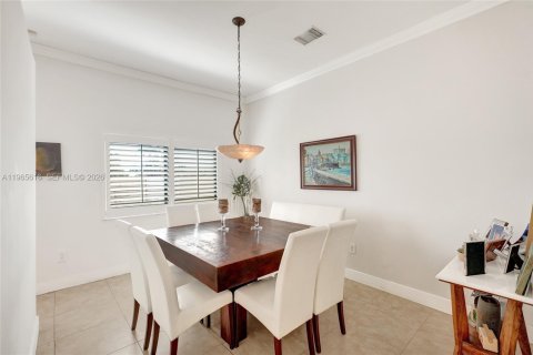 Casa en venta en Miami, Florida, 4 dormitorios, 182.74 m2 № 2029065 - foto 13