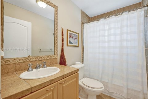 Casa en venta en Miami, Florida, 4 dormitorios, 182.74 m2 № 2029065 - foto 19