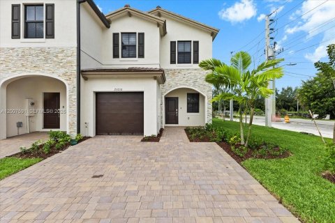 Adosado en Miami, Florida 3 dormitorios, 133.97 m2 № 2078591