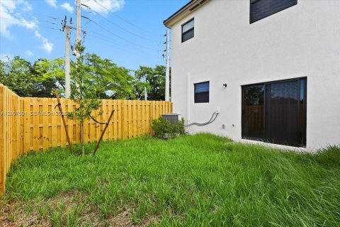 Touwnhouse à vendre à Miami, Floride: 3 chambres, 133.97 m2 № 2078591 - photo 13