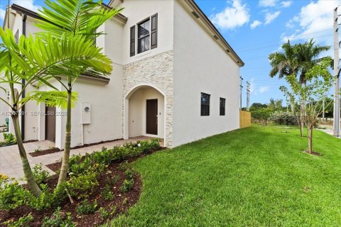 Touwnhouse à vendre à Miami, Floride: 3 chambres, 133.97 m2 № 2078591 - photo 2