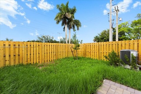 Touwnhouse à vendre à Miami, Floride: 3 chambres, 133.97 m2 № 2078591 - photo 12