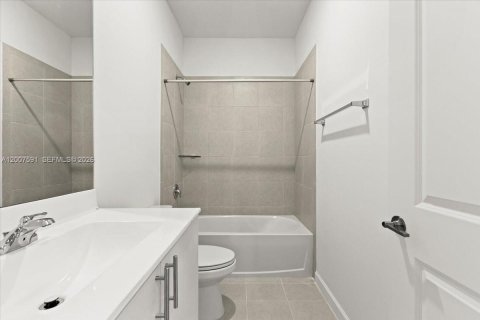 Touwnhouse à vendre à Miami, Floride: 3 chambres, 133.97 m2 № 2078591 - photo 30