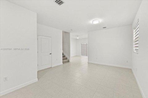 Touwnhouse à vendre à Miami, Floride: 3 chambres, 133.97 m2 № 2078591 - photo 6