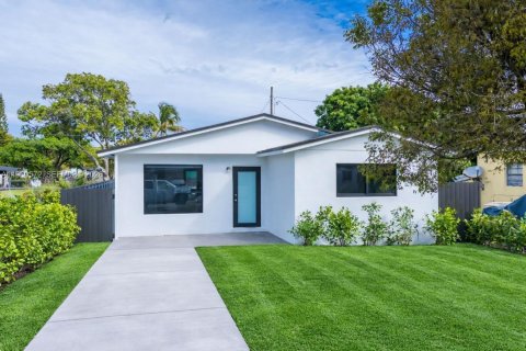 House in Hallandale Beach, Florida 3 bedrooms, 117.99 sq.m. № 2021971 - photo 21