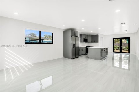 House in Hallandale Beach, Florida 3 bedrooms, 117.99 sq.m. № 2021971 - photo 10