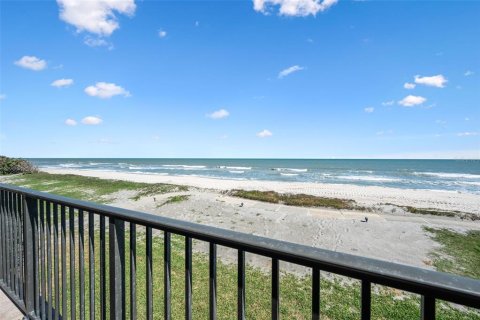 Townhouse in Satellite Beach, Florida 2 bedrooms, 156.91 sq.m. № 1522933 - photo 1