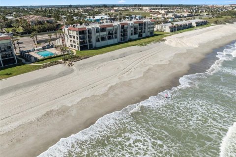 Townhouse in Satellite Beach, Florida 2 bedrooms, 156.91 sq.m. № 1522933 - photo 13