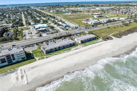 Townhouse in Satellite Beach, Florida 2 bedrooms, 156.91 sq.m. № 1522933 - photo 15