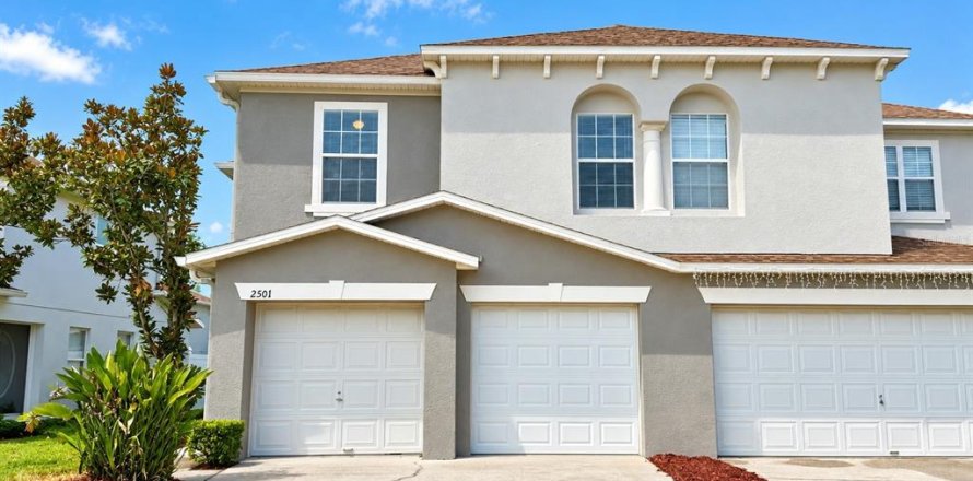 Adosado en Kissimmee, Florida 3 dormitorios, 164.34 m2 № 2408214
