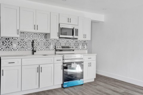 House in Miramar, Florida 4 bedrooms, 131.46 sq.m. № 1995017 - photo 8