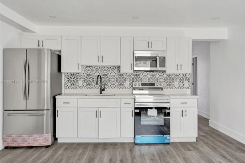 House in Miramar, Florida 4 bedrooms, 131.46 sq.m. № 1995017 - photo 7