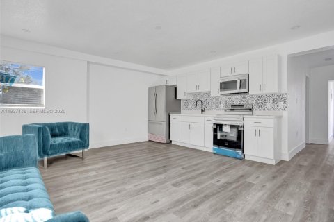 House in Miramar, Florida 4 bedrooms, 131.46 sq.m. № 1995017 - photo 6