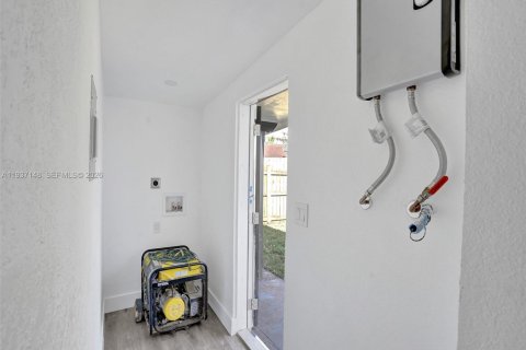 House in Miramar, Florida 4 bedrooms, 131.46 sq.m. № 1995017 - photo 22