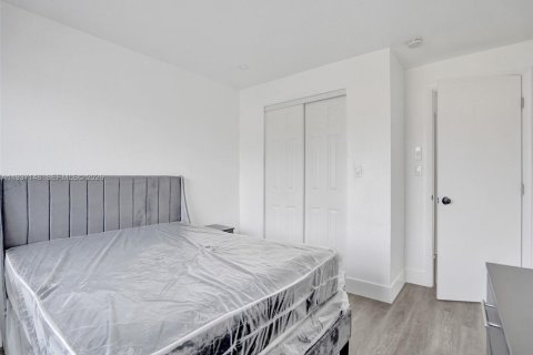 House in Miramar, Florida 4 bedrooms, 131.46 sq.m. № 1995017 - photo 17