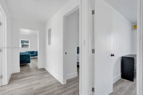 House in Miramar, Florida 4 bedrooms, 131.46 sq.m. № 1995017 - photo 10