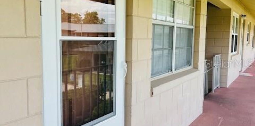 Condominio en Tavares, Florida, 1 dormitorio № 1911453