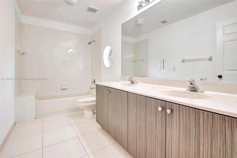 Villa ou maison à louer à Miramar, Floride: 5 chambres, 313.17 m2 № 1845644 - photo 28