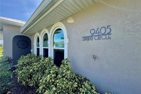 House in Port Charlotte, Florida 3 bedrooms, 151.8 sq.m. № 1916633 - photo 2