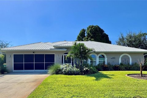 House in Port Charlotte, Florida 3 bedrooms, 151.8 sq.m. № 1916633 - photo 1